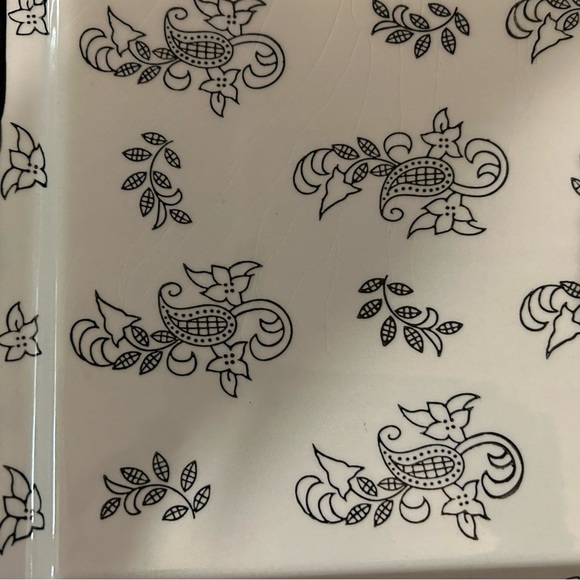 Baum serving tray. 9 5/8” x 15 5/8” Black & White design - Picture 9 of 14